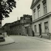 Västerås. Slottsgatan mot norr från korsningen Stora gatan. 1964.