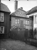 Östra Storgatan 55 i Jönköping. Utanpåliggande trappor var vanliga på bakgårdarna i slutet av 1700-talet. Fastigheten revs på 1950-talet.