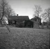 Madesjö socken, Hagnebo, flygelbyggnaden, gaveln på flygeln och boden.