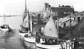 Fiskebåtarna som synes på bilderna är bl.a. FG 9, FG 36, FG 41.