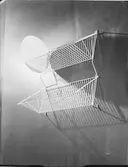 DISKSTÄLL SAMT BOKHYLLA MED PLEXIGLASGAVLAR