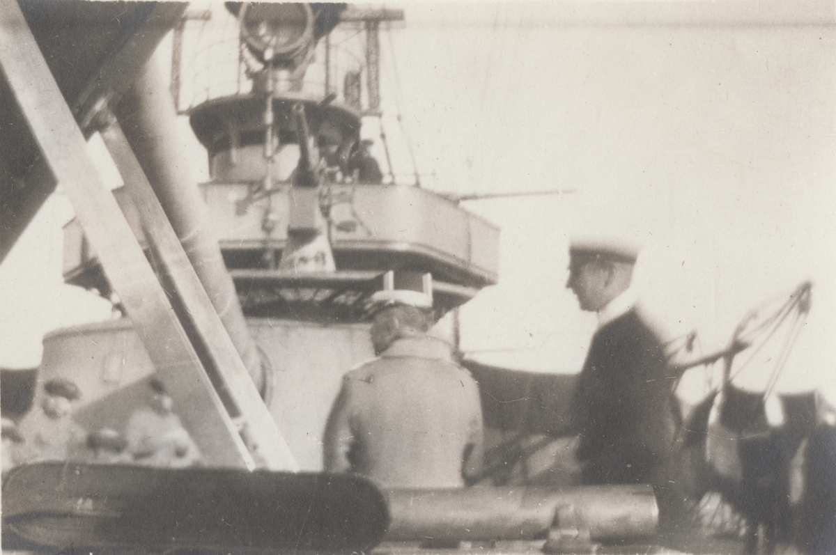 Unknown artist, Soldiers on board a cannon boat.