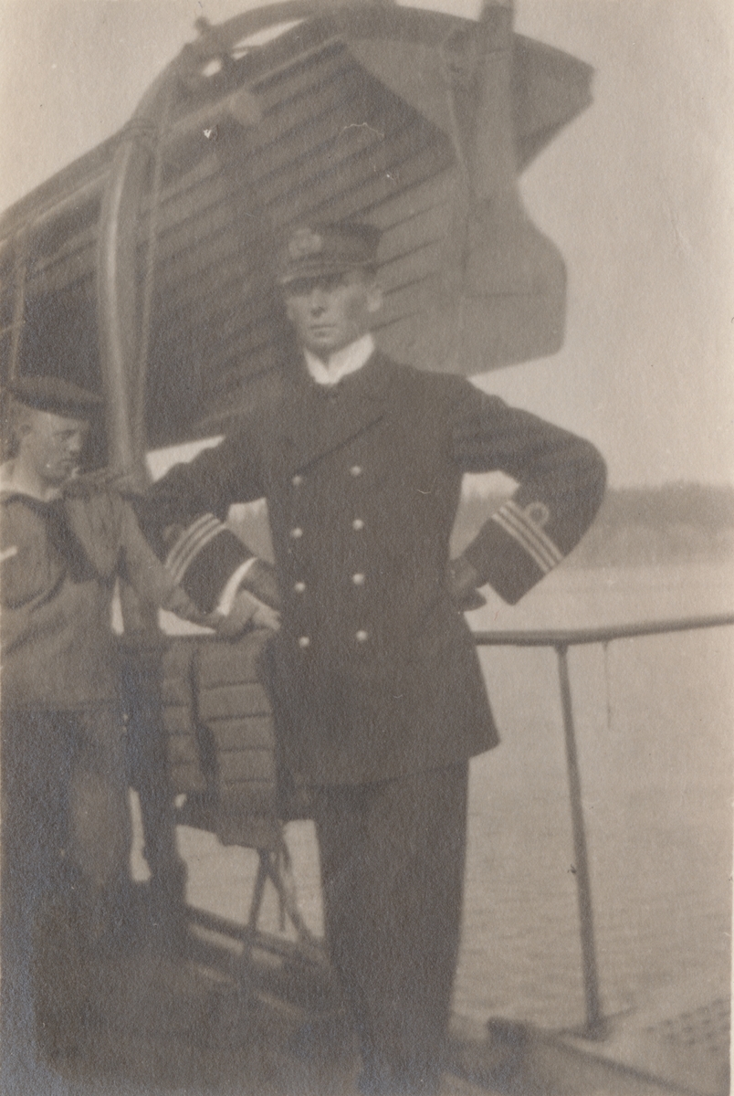 Unknown artist, Soldier on board a cannon boat.
