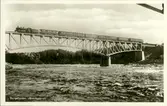 Vykort med motiv över järnvägsbron över Indalsälven i Bergeforsen.