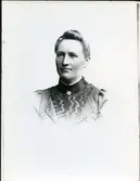 Möklinta sn, Sala.
Okänd kvinna med brosch. C:a 1900.