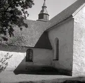 Exteriör av sakristian på Döderhults kyrka.