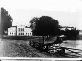 Fiskartorget med Rådhuset och utsikt mot Västerås Slott.