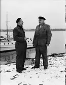 Två män vid varvet 