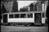 Aktiebolaget Stockholms Spårvägar, SS B20 878 vid hållplats på linje 7, Djurgårdslinjen. Linjen gick mellan Norrmalmstorg och Djurgården.
