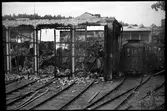 Ödeläggelse av vagnhall och fordon efter branden på Aga industriområde 1949-09-19, i Lidingö. Till höger i bild Stockholm - Södra Lidingöns Järnväg, SSLidj spårvagn 24.