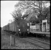 Stockholm - Saltsjöns Järnväg, SSnJ XCo 5 vid Tattby station, Saltsjöbanan. Stationshuset brann ner 1975 och återuppbyggdes inte.