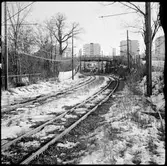 Gångbro över Roslagsbanan på södra sidan av Stocksundet på linjen mellan Freskati och Stocksund.