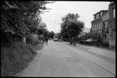 Helsingborgs Stads Spårvägar, HSS spårvagn vid hållplats på linje 3 vid Drottninggatan mellan Johan Baneérsgatan och Halalid sett från söder.