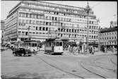 Aktiebolaget Stockholms Spårvägar, SS vid hållplats på Norrmalmstorg trafikerade linje 2, Mariebergsgatan - Kungsgatan - Karlaplan - Strandvägen - Tegelbacken - Fridhemsplan - Essingevägen.