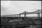 Del av Rendsburger Hochbrücke som sträcker sig över Kiel kanalen en 100 år gammal järnvägsbro.