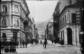 Vy över Olaf Kyrres gate i Bergen före branden 1916.