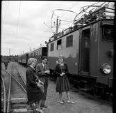 Nordmark - Klarälvens Järnväg, NKIJ ellok 41 på bangården i Nordmark. Bredvik loket ses besökare från Svenska Järnvägsklubben, SJKs höst resa på NKIJ.