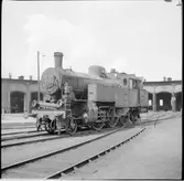 Statens Järnvägar, SJ ånglok utanför lokstall.