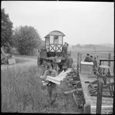 Museijärnväg Östra Södermanlands Järnväg, ÖSlJ. Verksamhet vid lastbil med en nytillverkad personvagn på flaket.