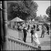 Museijärnväg Östra Södermanlands Järnväg, ÖSlJ musikkår Jernbanekapellet spelar på järnvägsstationen i Mariefred och underhåller besökare.