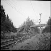 Viadukt över järnvägsspår.