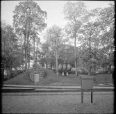 Tre tunnor som fungerar som vattenreservoar samt en jordkällare vid järnvägsstationen i Mariefred.