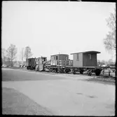 Tåg med banarbetsfordon.