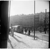 Aktiebolaget Stockholms Spårvägar, SS släpvagn linje 1 Norrmalmstorg - Rosenlund vid hållplats Stureplan.