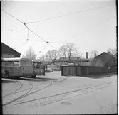 Bussar utanför garage och verkstad på Amiralitetsgatan.