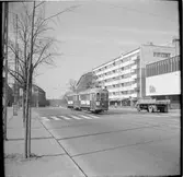 Helsingin Kaupupungin Liikennelaitos, HKL spårvagnssätt linje 1 på Tavastvägen vid vagnhall Vallgård.