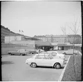 Bilparkering utanför Finnairs citybussar vid deras busstation i Helsingfors centrum.