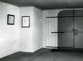 Interiör från vapenhuset i Kristdala kyrka innan restaureringen 1962.