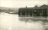 Vykort med motiv av vattennivån i Selångersån vid översvämningarna 1919.