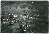 Norberg sn, Norberg.
Flygfoto över Norberg, med kyrkan. 1932.