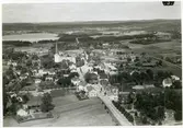 Norberg sn, Norberg.
Flygfoto över Norberg, med kyrkan. 1932.