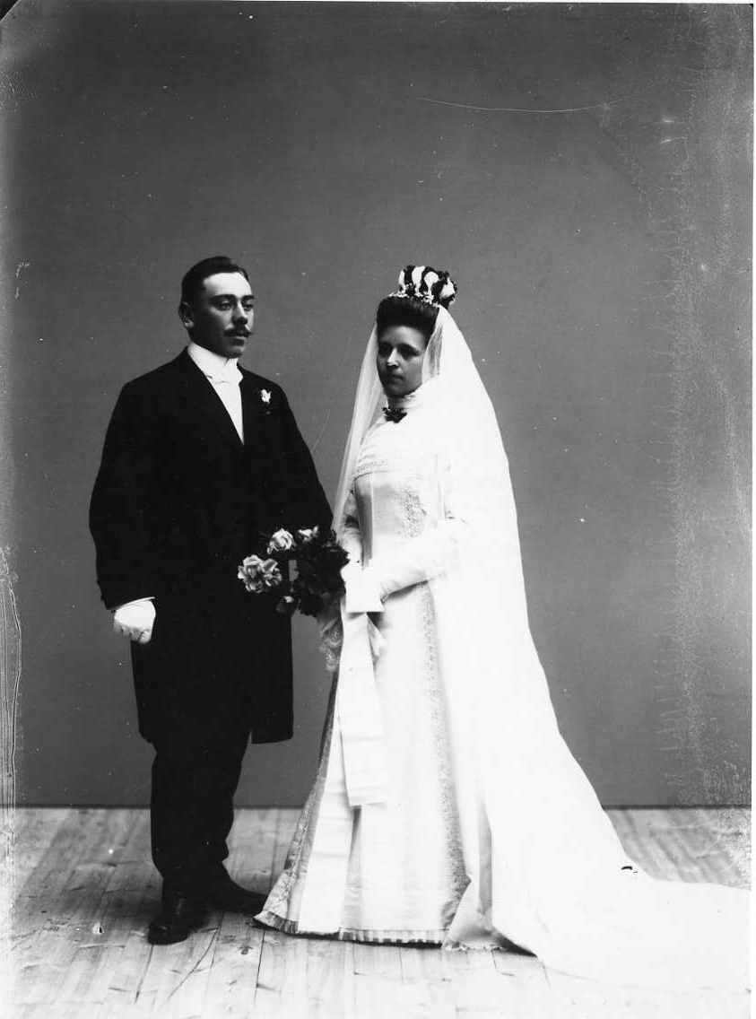 Calla Helena Sundbeck, Wedding picture with Gustav Andersson and Edit Samuelsson.