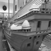 Vasamodellen i skala 1:10 under byggnad på Sjöhistoriska museet.