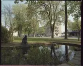 Apoteksparken med skulpturen Skogsnymfen,