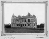 Stationen är byggd 1886, renoverad 1937 då alla onödiga 