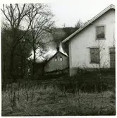 Ramnäs sn, Surahammar.
Brinnande badhus i Ramnäs (f.d. kraftstation). 1971.