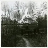 Ramnäs sn, Surahammar.
Brinnande badhus i Ramnäs (f.d. kraftstation). 1971.