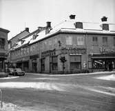 Korsningen Stora Gatan/Köpmangatan Västerås, med Hovjuvelerare Hallberg.