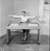 ETAPPMÖBLER TAGNING MED MODELL