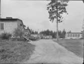 EXTERIÖRER HAGASKOLAN SUNDSVALL, INTERIÖRER GYMNASTIKSAL
EXT. INT.