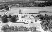 Kyrkan i Hemmesjö uppfördes åren 1852 - 1854 i historiserande blandstil efter ritningar av Johan Adolf Hawerman. Den är byggd i av sten, putsad och vitkalkad med tegelorneringar i fasaden. 1854 invigdes kyrkan av biskop Christopher Isac Heurlin. 
Hemmesjö gamla kyrka övergavs och blev ödekyrka.