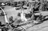 Nuvarande kyrkan i Torpa uppfördes 1864-1865, enligt Johan Adolf Hawermans ritningar, och invigdes 17 september 1865 av biskop Henrik Gustaf Hultman. 
Målningen av kyrkan var inte färdig vid invigningen utan slutfördes först år 1877.
Kyrkan är uppförd i nyklassicistisk stil och består av ett rektangulärt långhus med ett halvrunt kor i öster.