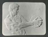 Skulptur av John Runer. Diskuskastare 1920.