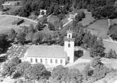 Öja kyrka uppfördes 1852-54 en kilometer väster om den gamla kyrkplatsen. Den gamla medeltida kyrkan, från 1300-talet, hade länge ansetts för liten. Redan i början av 1840-talet beslutade man uppföra en ny kyrka. Tvist om kyrkans placering ledde till att bygget försenades. Den 9 september 1855 kunde den nya kyrkan i nyklassicistisk stil invigas av biskop Christofer Isaac Heurlin.