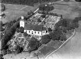 Kyrkan i Traryd föregicks av en medeltida kyrka som låg något åt söder. Den var byggd på 1300-talet av tuktad gråsten. 
Nuvarande kyrka uppfördes 1859-1860 av byggmästaren Gustav Ljung efter ritningar av arkitekt Johan Adolf Hawerman. 28 juli 1862 invigdes kyrkan av biskop Henrik Gustaf Hultman.