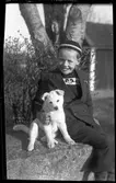 Pojke med hundvalp